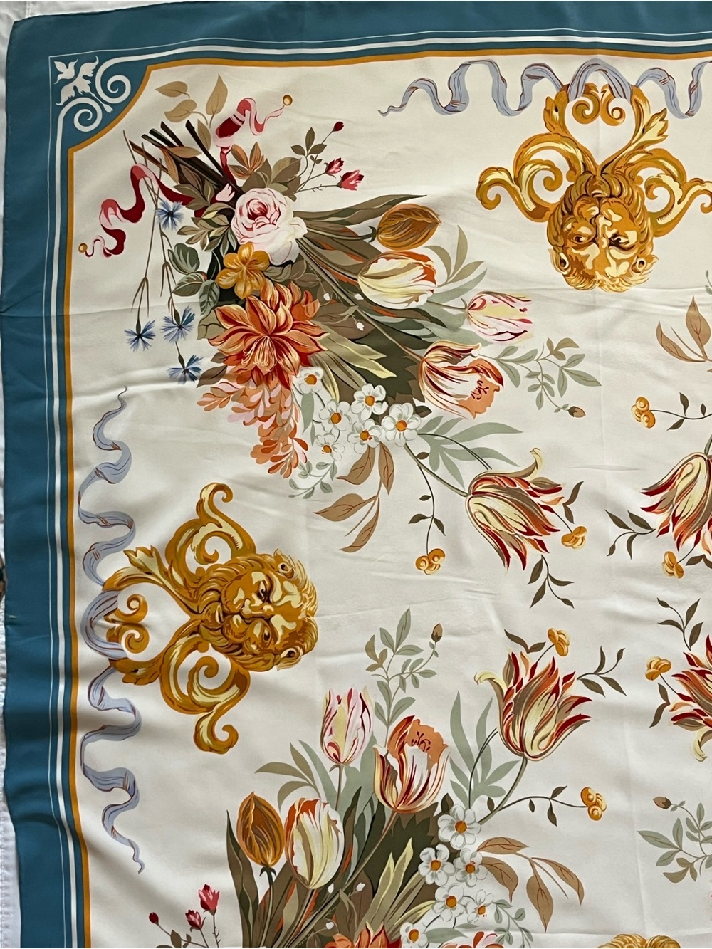 Vtg Metropolitan Museum of Art Silk Floral Medallion Cream Teal Boarded 48x44 - Picture 6 of 8